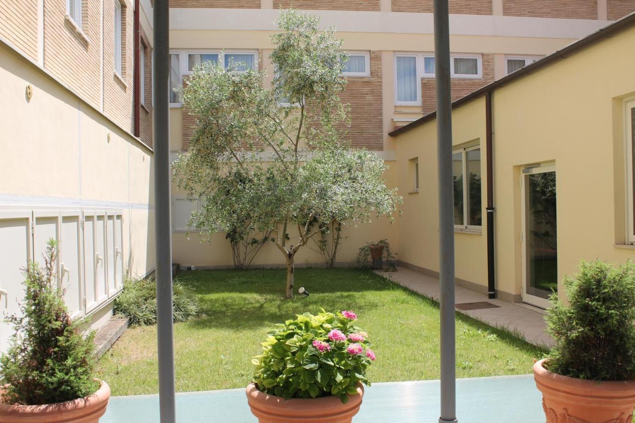 Casa Per Ferie San Juan De Avila Rzym Zewnętrze zdjęcie
